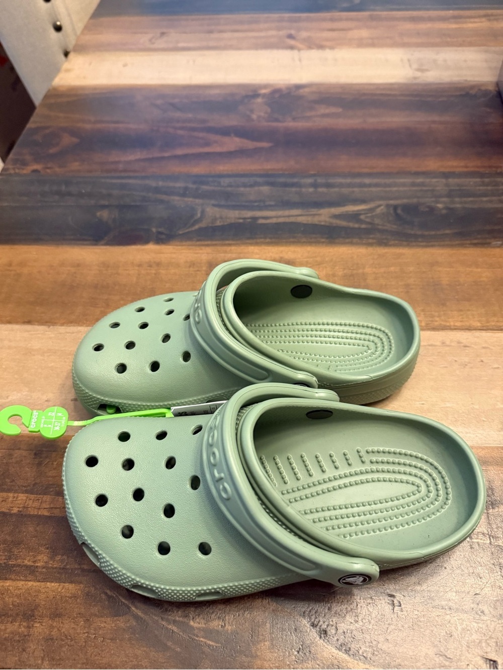 Crocs Classic Clog Sandals Green Plastic Slip On US j4 EU 36-37 206991-308
